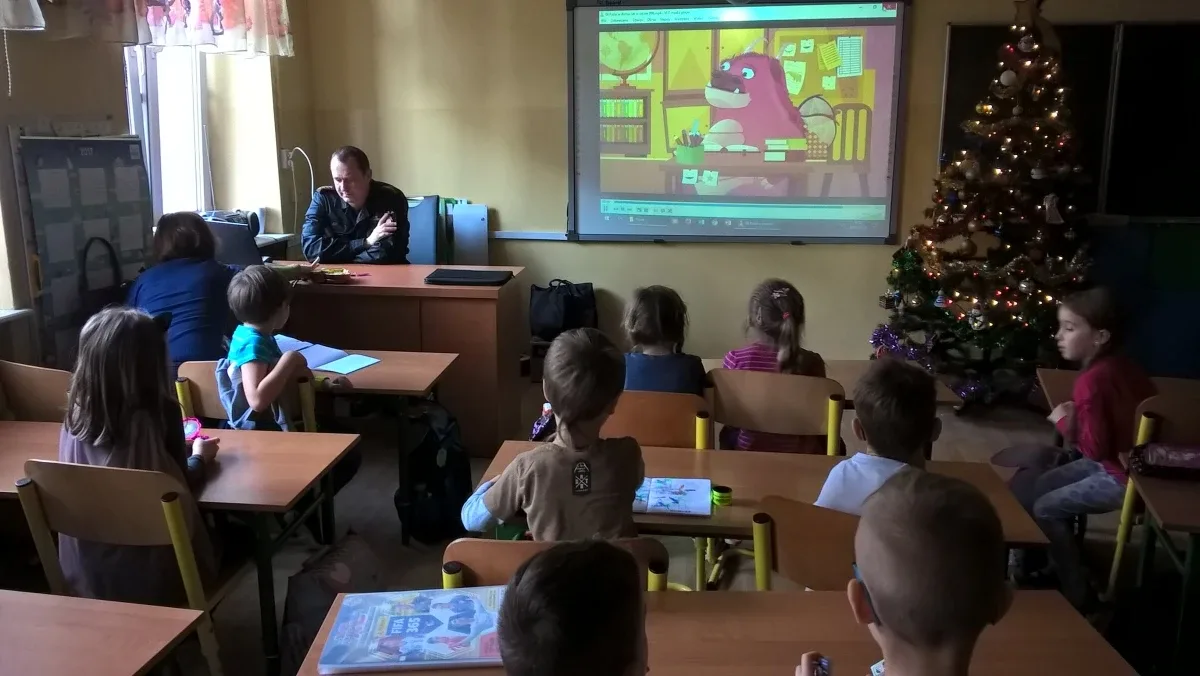  Spotkanie z policjantem i strażakiem w Dwójce (zdjęcia)