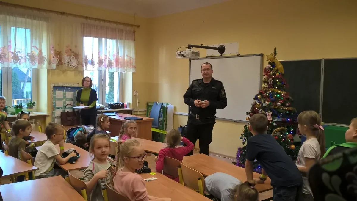  Spotkanie z policjantem i strażakiem w Dwójce (zdjęcia)