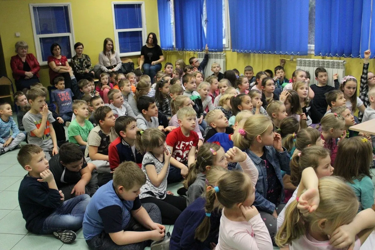 Spotkanie dzieci z SP nr 1 ze strażakami i policjantami (zdjęcie)