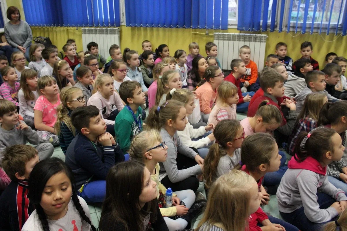 Spotkanie dzieci z SP nr 1 ze strażakami i policjantami (zdjęcie)