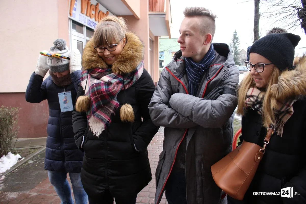 Bawili się przy robieniu muralu (zdjęcia)