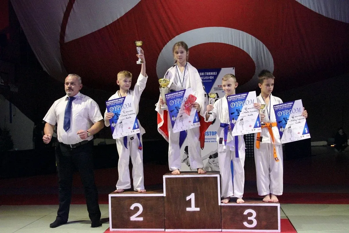 19 medali ostrowskich karateków w Broku (zdjęcia)