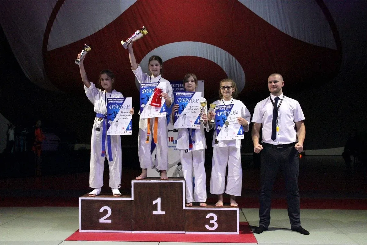 19 medali ostrowskich karateków w Broku (zdjęcia)