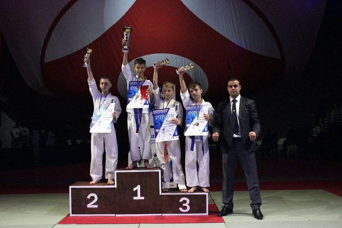19 medali ostrowskich karateków w Broku (zdjęcia)