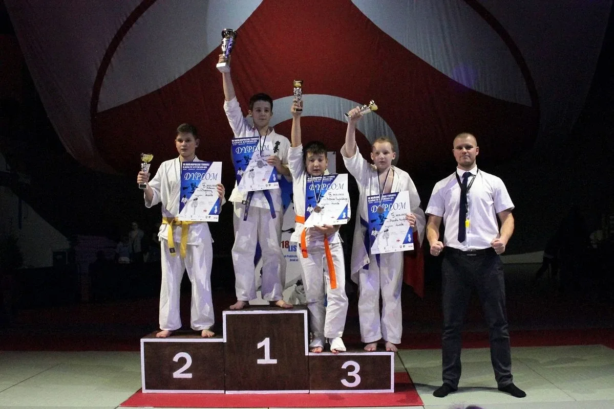 19 medali ostrowskich karateków w Broku (zdjęcia)