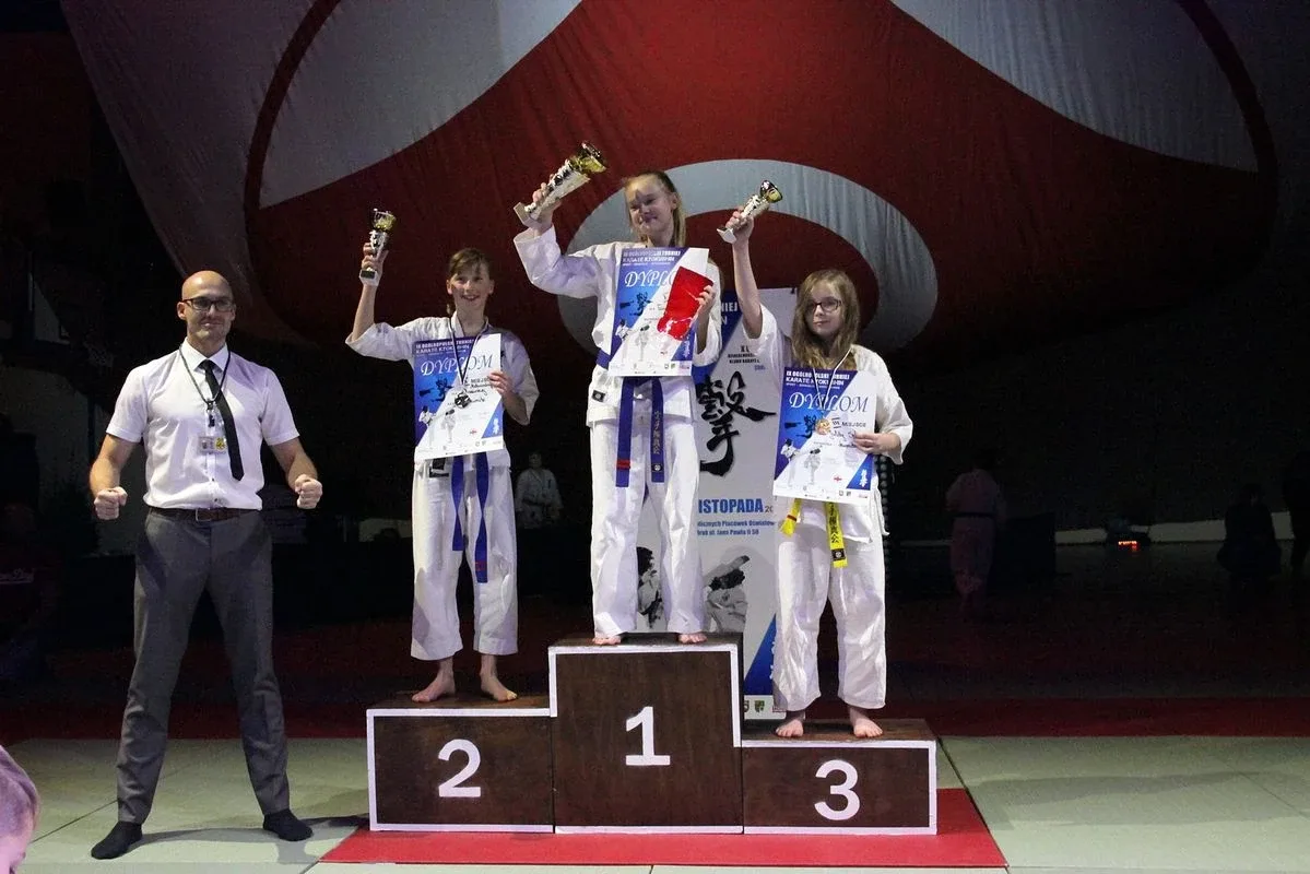 19 medali ostrowskich karateków w Broku (zdjęcia)