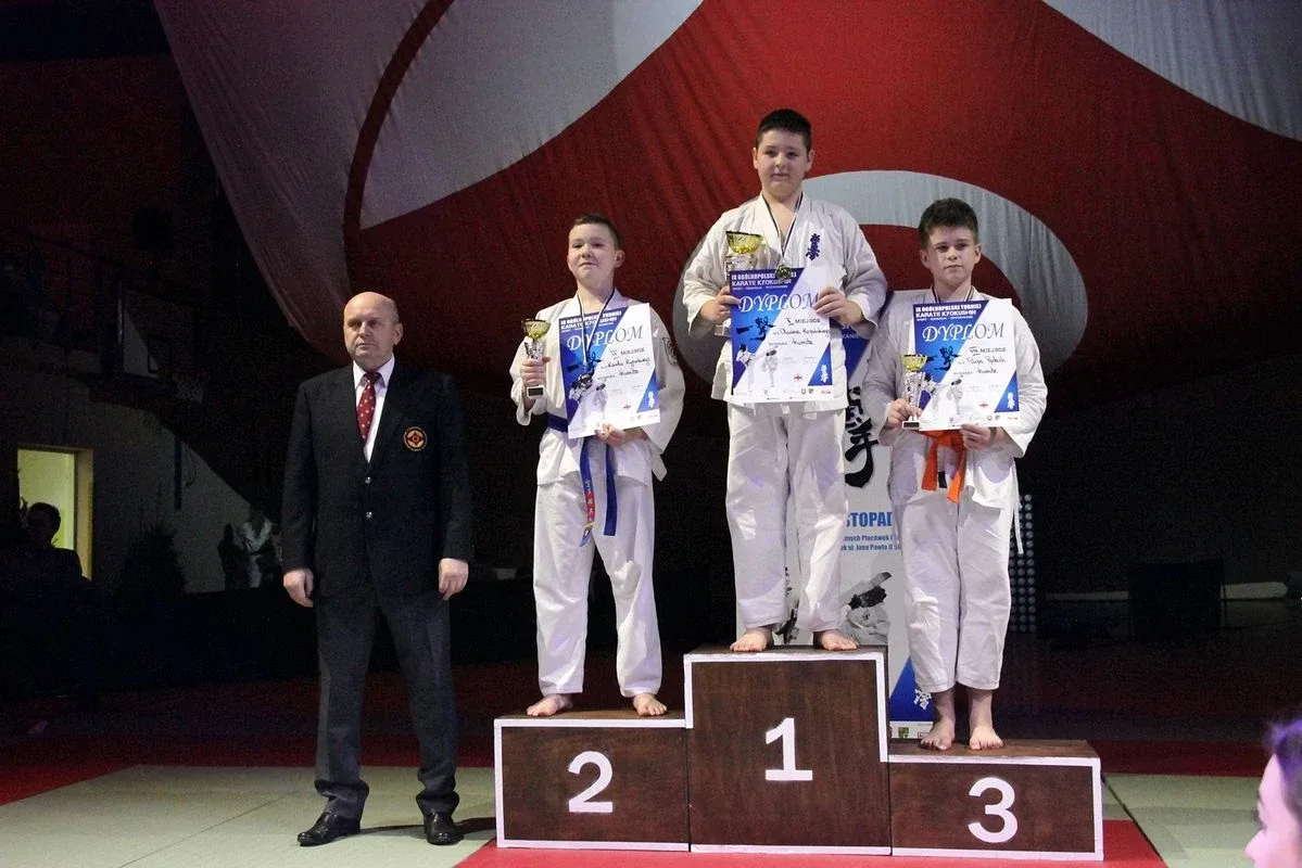 19 medali ostrowskich karateków w Broku (zdjęcia)