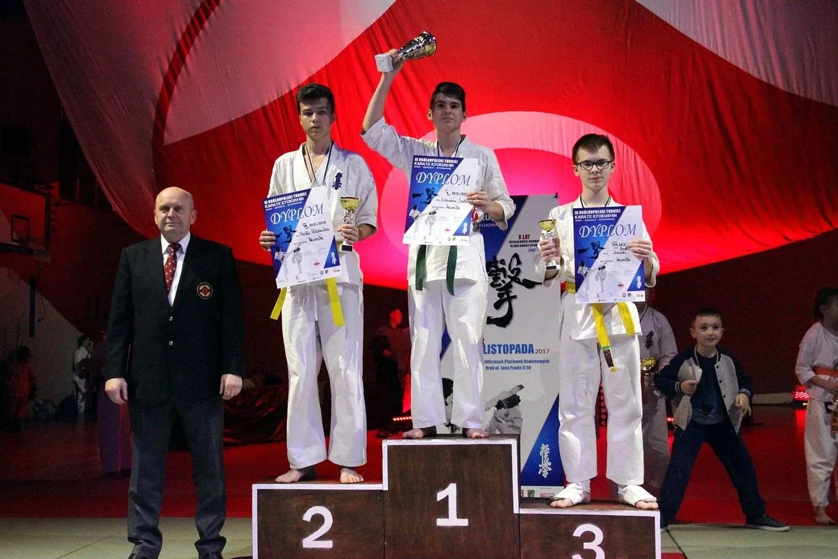 19 medali ostrowskich karateków w Broku (zdjęcia)