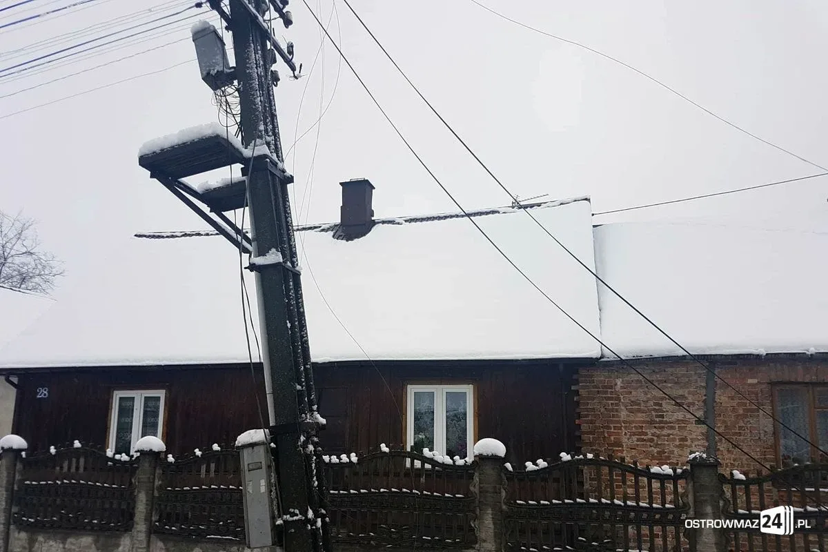 Ponad 40 interwencji ostrowskich strażaków. Powalone drzewa i zerwane linie energetyczne (zdjęcia)