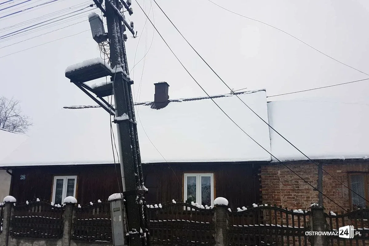 Ponad 40 interwencji ostrowskich strażaków. Powalone drzewa i zerwane linie energetyczne (zdjęcia)