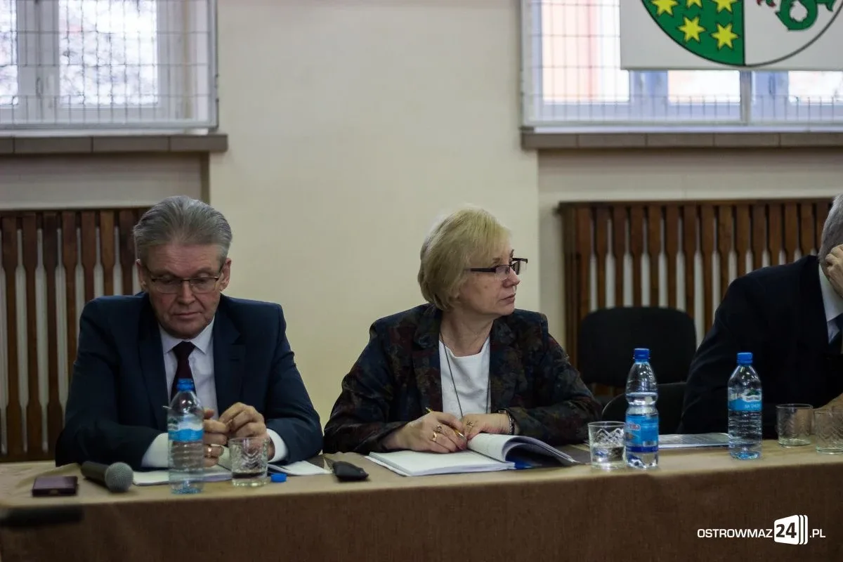 Ostrowski szpital na minusie. Sesja rady powiatu za nami (zdjęcia)