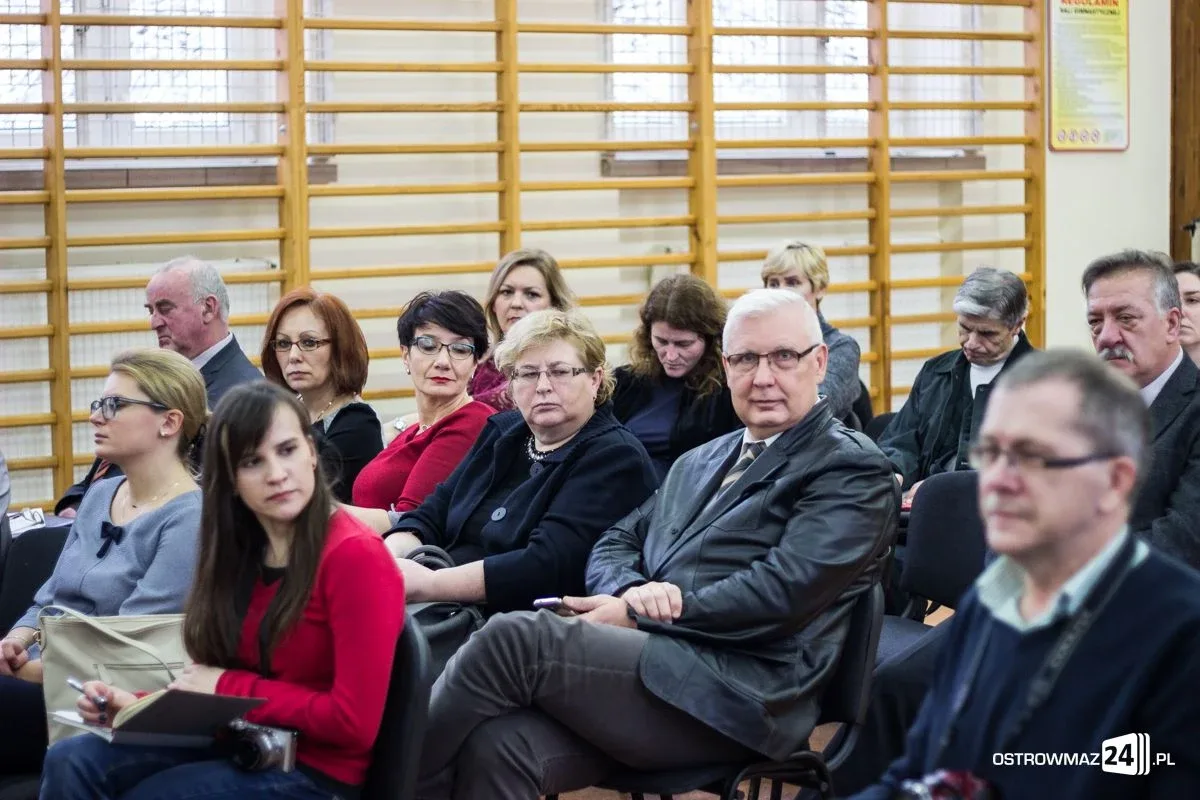 Ostrowski szpital na minusie. Sesja rady powiatu za nami (zdjęcia)