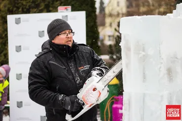Ice Show przed ostrowskim Ratuszem (zdjęcia, wideo)