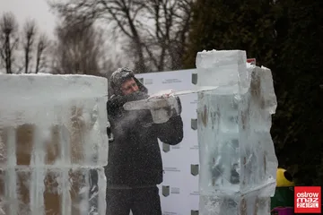 Ice Show przed ostrowskim Ratuszem (zdjęcia, wideo)