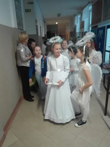 Uczniowie SP nr 1 wspierają dzieci chore na nowotwory (zdjęcia)