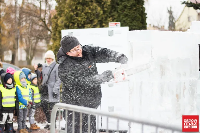 Ice Show przed ostrowskim Ratuszem (zdjęcia, wideo)