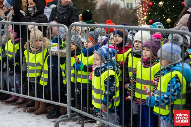 Ice Show przed ostrowskim Ratuszem (zdjęcia, wideo)