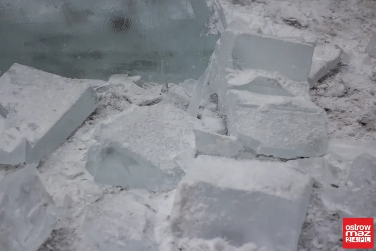 Ice Show przed ostrowskim Ratuszem (zdjęcia, wideo)