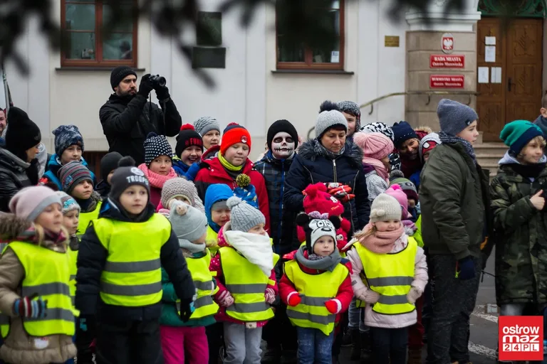 Ice Show przed ostrowskim Ratuszem (zdjęcia, wideo)