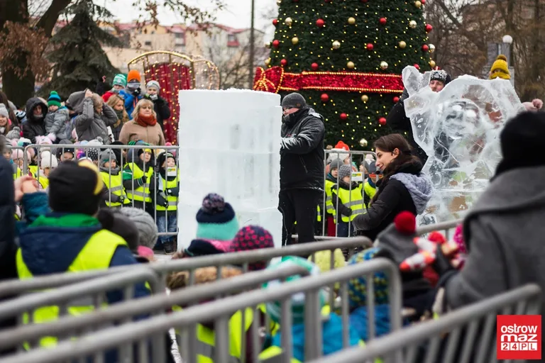 Ice Show przed ostrowskim Ratuszem (zdjęcia, wideo)