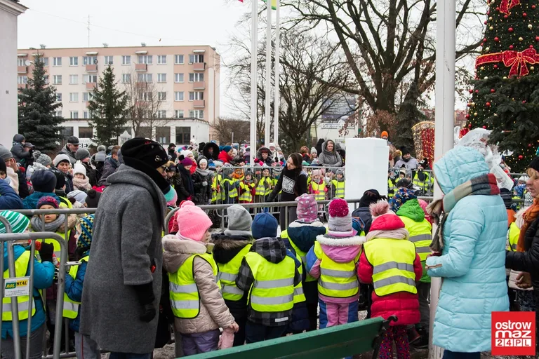Ice Show przed ostrowskim Ratuszem (zdjęcia, wideo)