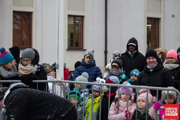 Ice Show przed ostrowskim Ratuszem (zdjęcia, wideo)