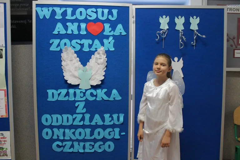 Uczniowie SP nr 1 wspierają dzieci chore na nowotwory (zdjęcia)
