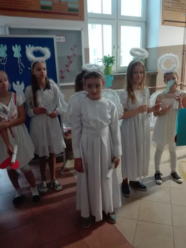 Uczniowie SP nr 1 wspierają dzieci chore na nowotwory (zdjęcia)