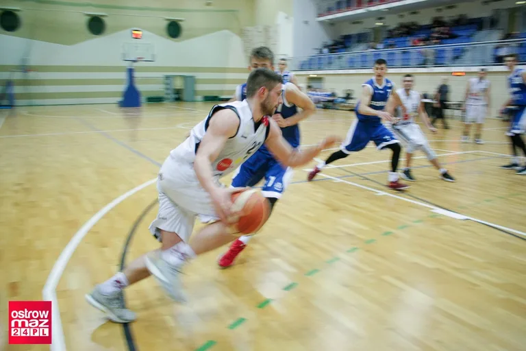 Bolesna porażka Sokoła z KS Rosa-Sport Radom (zdjęcia)