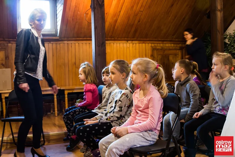Spotkania z książką dla dzieci (zdjęcia)