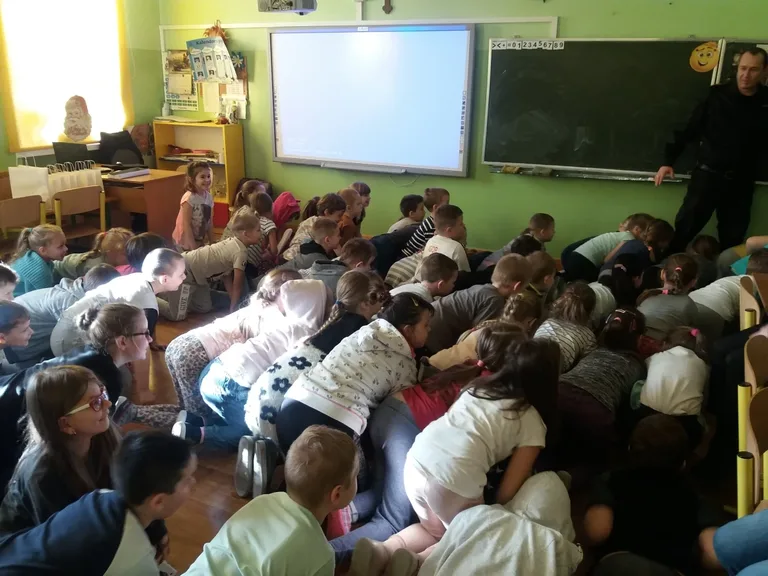  Spotkanie z policjantem i strażakiem w Dwójce (zdjęcia)