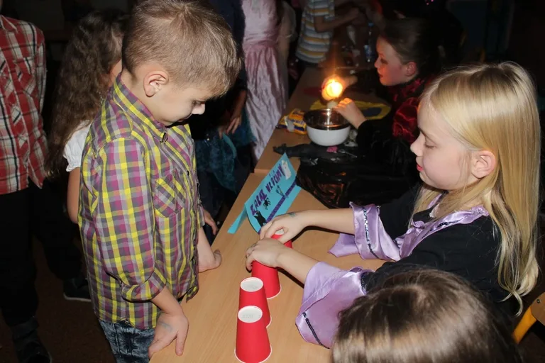 Andrzejkowa zabawa w "jedynce" (zdjęcia)