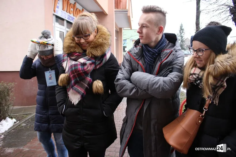 Bawili się przy robieniu muralu (zdjęcia)