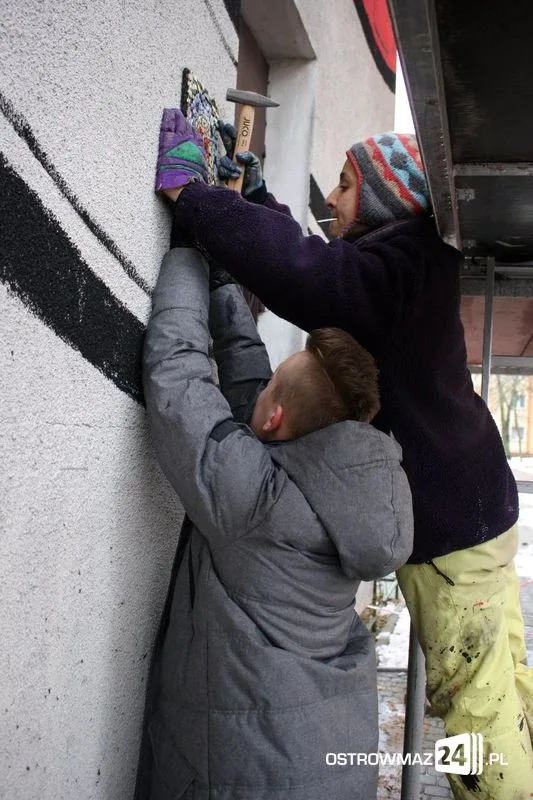 Bawili się przy robieniu muralu (zdjęcia)