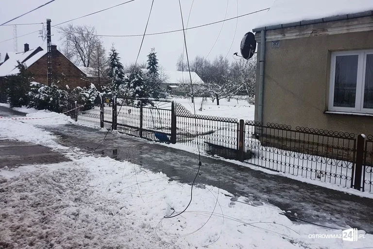 Ponad 40 interwencji ostrowskich strażaków. Powalone drzewa i zerwane linie energetyczne (zdjęcia)