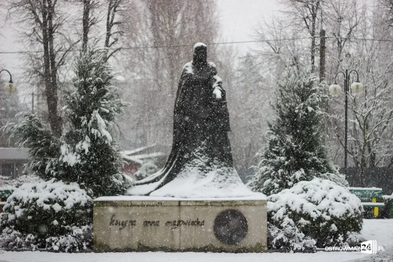 Spadł zapowiadany śnieg (zdjęcia)