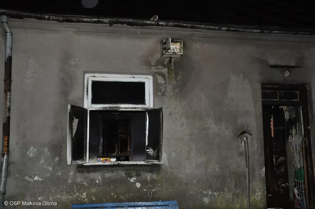 Pożar domu w Rostkach Wielkich (zdjęcia)