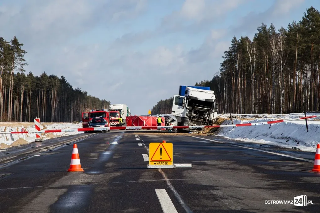 Wypadek w Dybkach. Nie żyją trzy osoby! Kolejne cztery ciężko ranne (aktualizacja, zdjęcia, wideo)