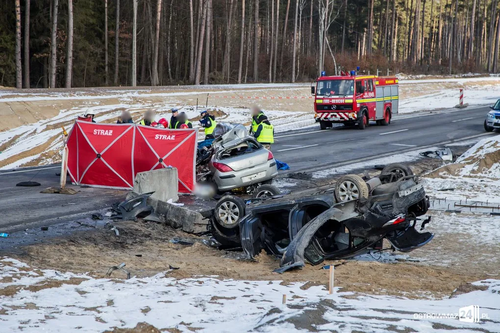Wypadek w Dybkach. Nie żyją trzy osoby! Kolejne cztery ciężko ranne (aktualizacja, zdjęcia, wideo)