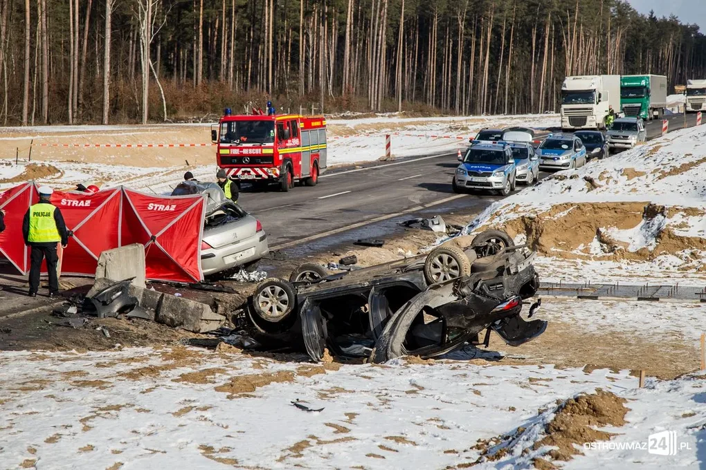 Wypadek w Dybkach. Nie żyją trzy osoby! Kolejne cztery ciężko ranne (aktualizacja, zdjęcia, wideo)
