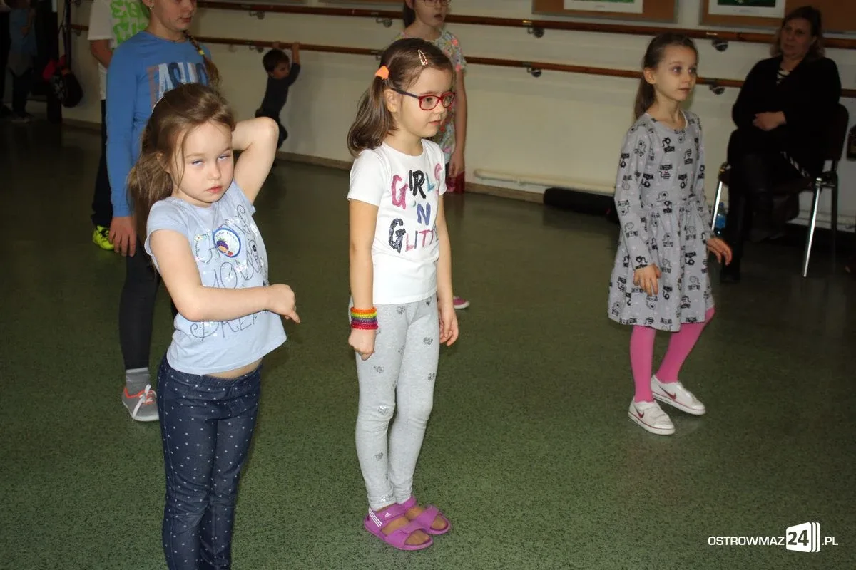 Tańce integracyjne z Karoliną Kłosińską (zdjęcia)