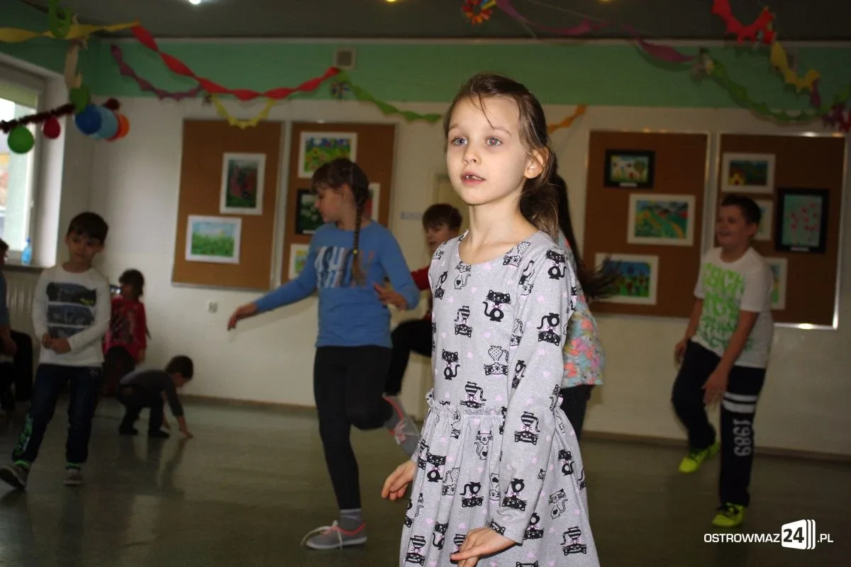 Tańce integracyjne z Karoliną Kłosińską (zdjęcia)