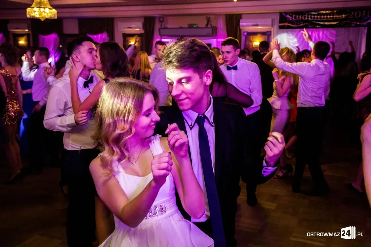 Podróż w czasie. Studniówka "Ekonomika" (zdjęcia, wideo)