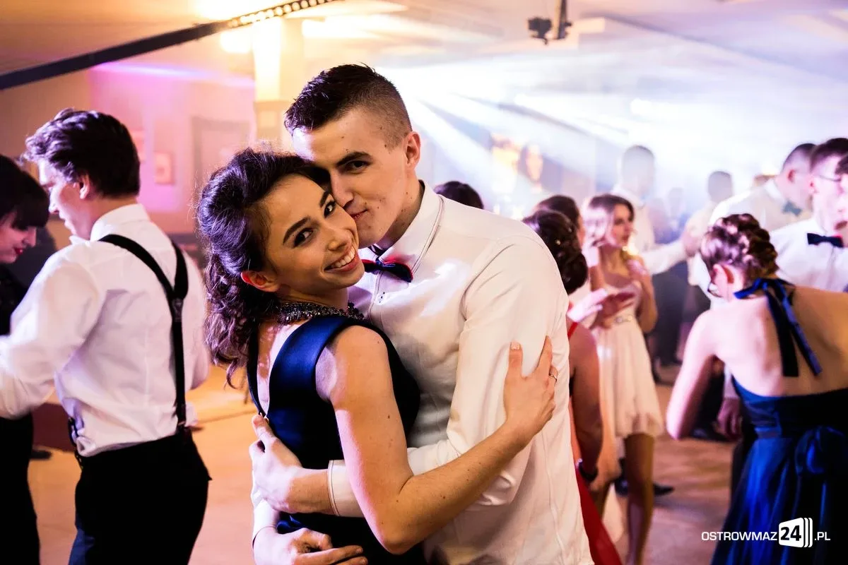 Podróż w czasie. Studniówka "Ekonomika" (zdjęcia, wideo)