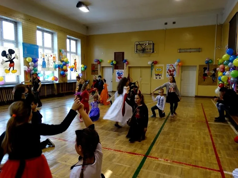 Zabawa karnawałowa w Szkole Podstawowej nr 1 (zdjęcia)