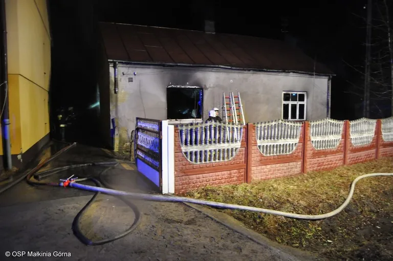 Pożar domu w Rostkach Wielkich (zdjęcia)