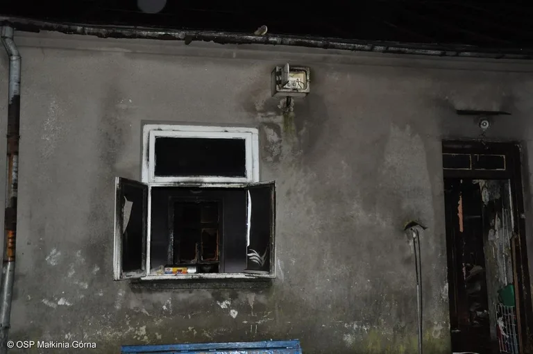 Pożar domu w Rostkach Wielkich (zdjęcia)