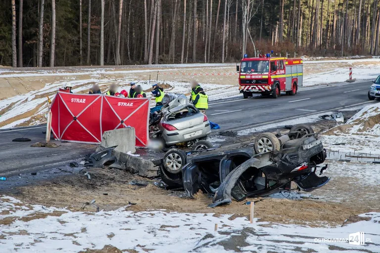 Wypadek w Dybkach. Nie żyją trzy osoby! Kolejne cztery ciężko ranne (aktualizacja, zdjęcia, wideo)