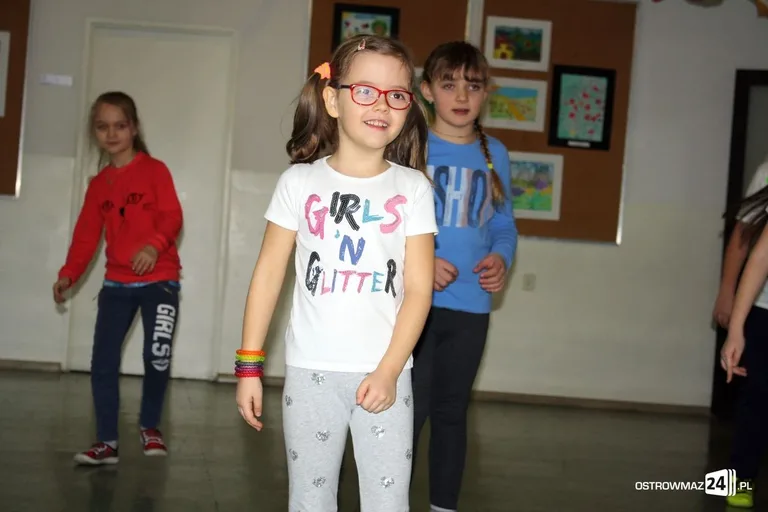 Tańce integracyjne z Karoliną Kłosińską (zdjęcia)