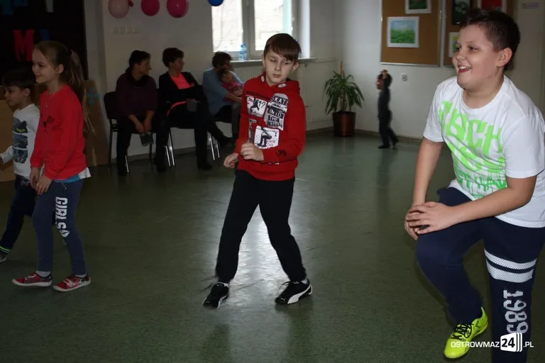 Tańce integracyjne z Karoliną Kłosińską (zdjęcia)